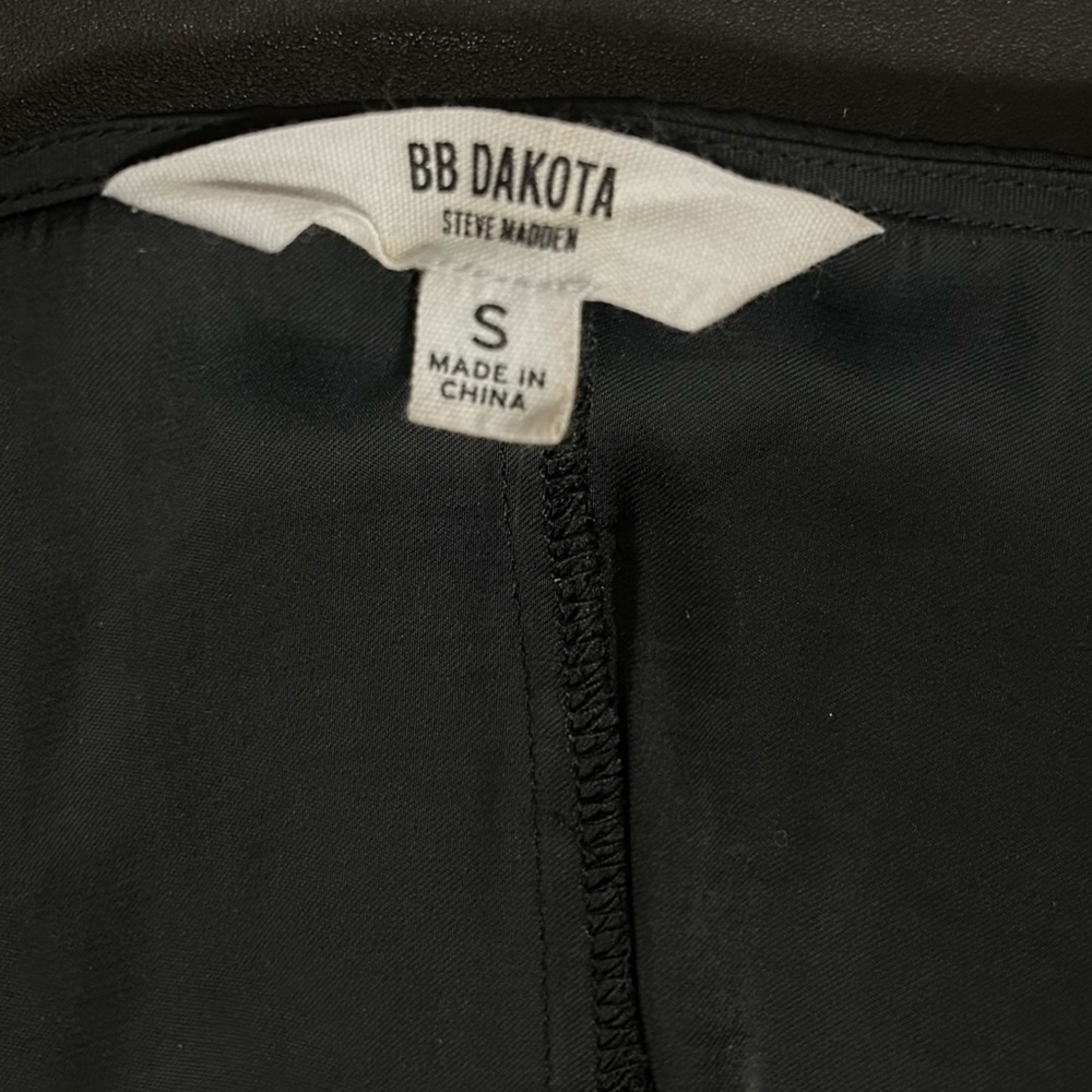 BB Dakota Wrap Style Blouse/Small - Picture 5 of 6